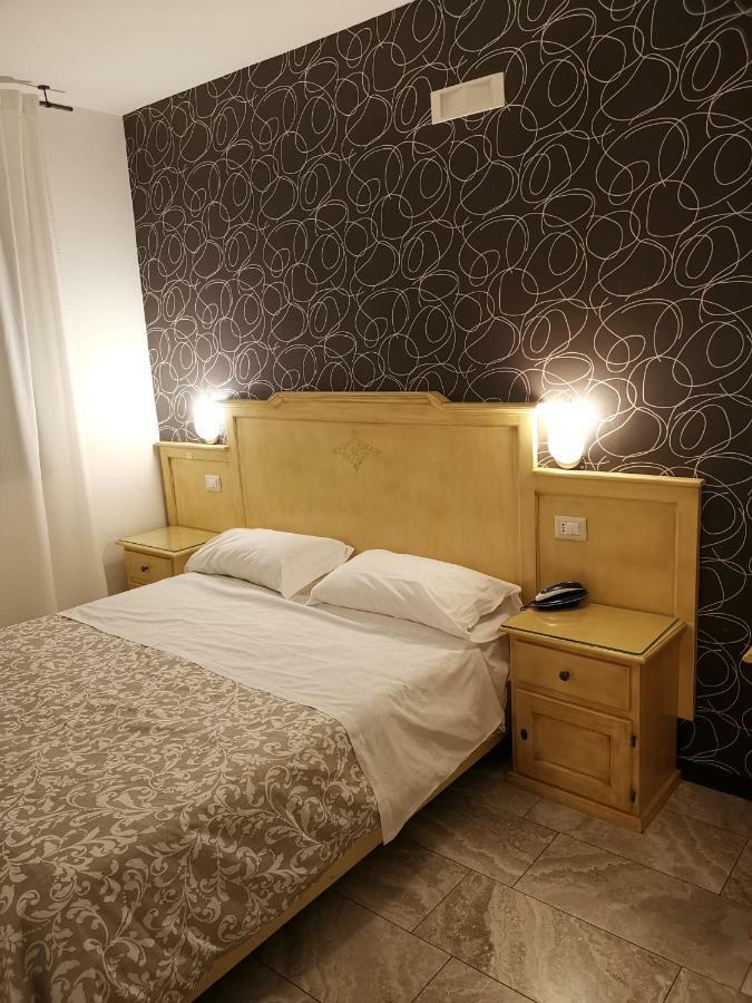 Hotel Clinton Casoria Quarto foto